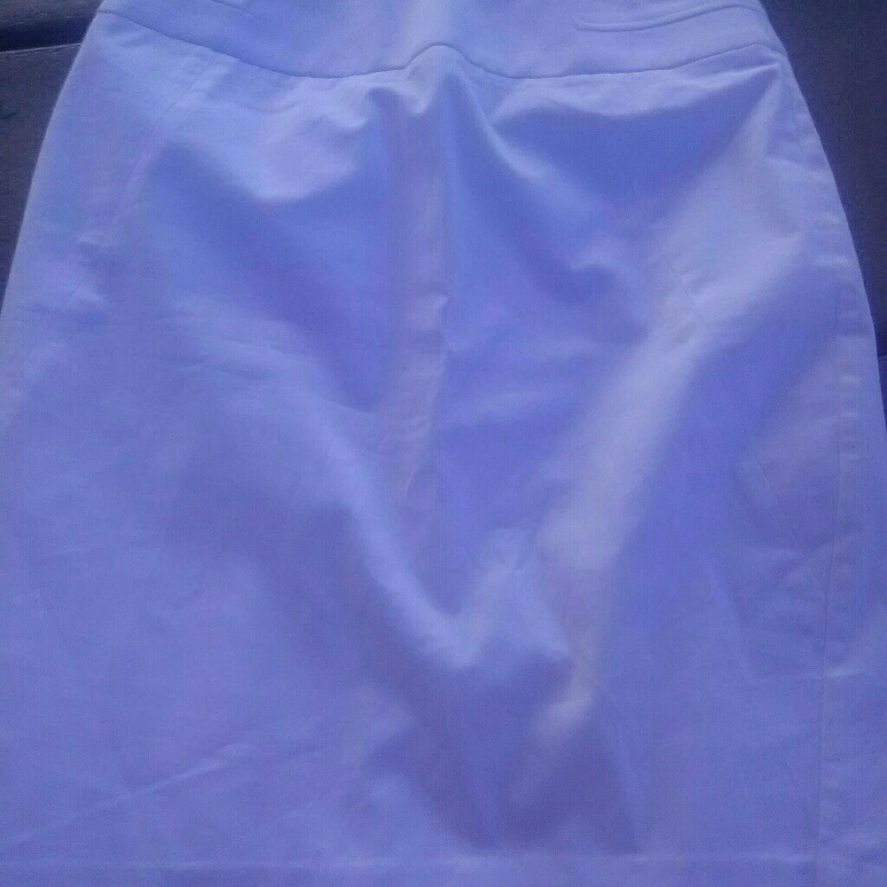 🟢 bebe white mini skirt